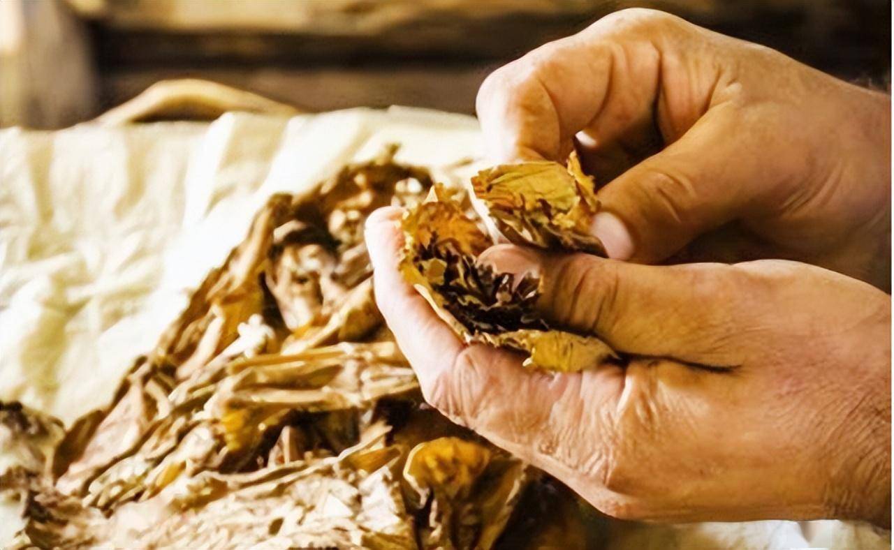 香烟中华价格表_香烟中华神龙多少一包_中华香烟