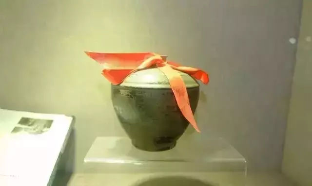 贵洲茅台镇荷花酒价格_贵州茅台镇荷花酒和荷花烟_贵州茅台荷花酒价格