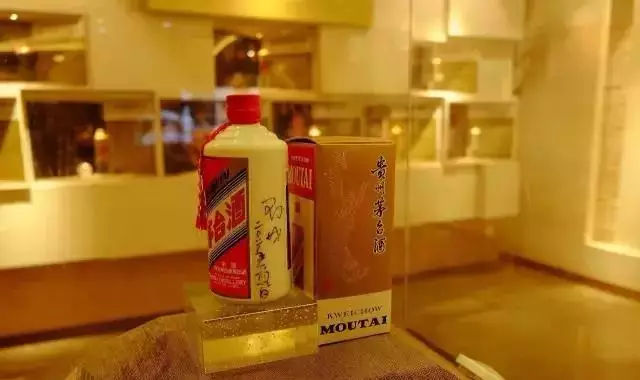 贵州茅台镇荷花酒和荷花烟_贵州茅台荷花酒价格_贵洲茅台镇荷花酒价格