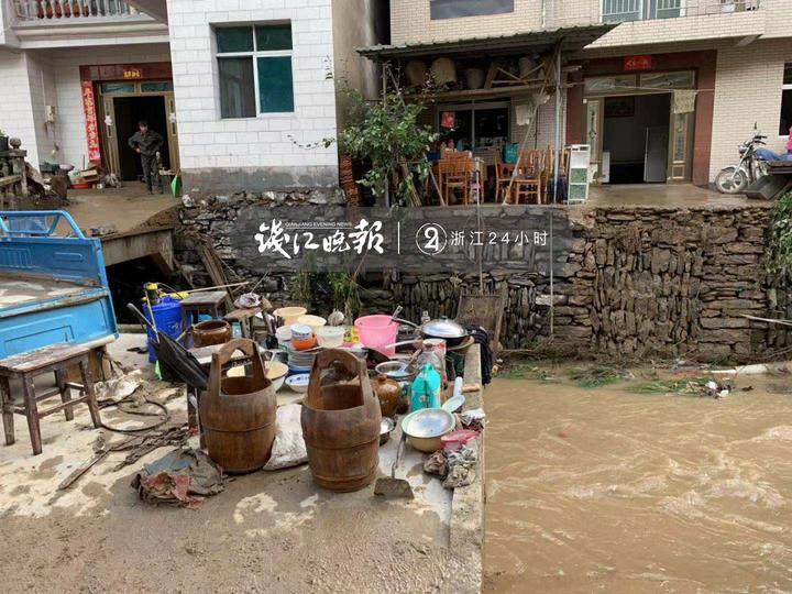 农村让烟的规矩_私自造烟的村子_农村发烟