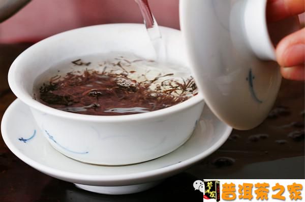 普洱茶图片 普洱茶烟：抽不死人便成功的产品？（简直就是茶界的要你命三千）