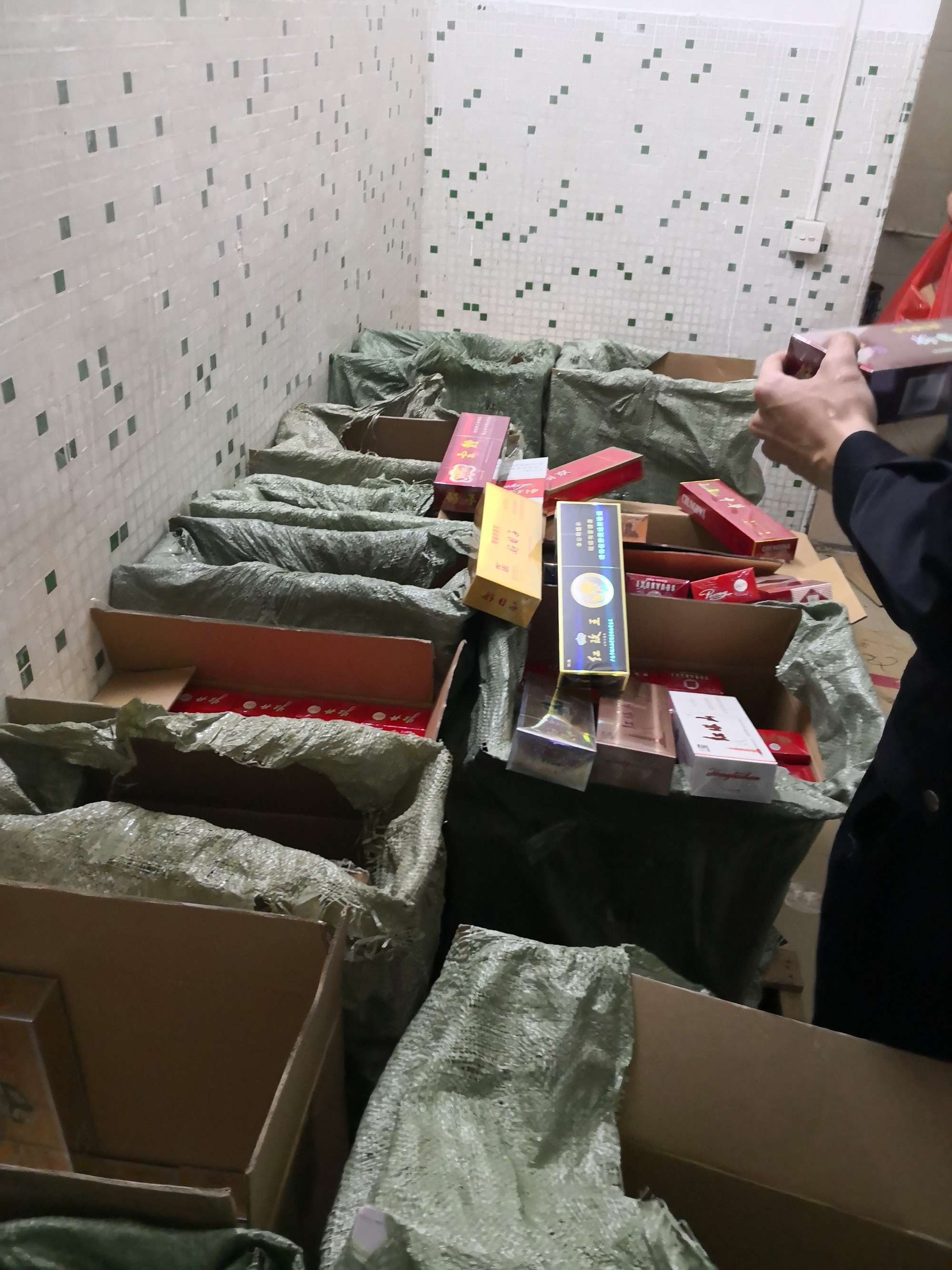 云霄县假烟一手货源零售_云霄假烟一手货源_云霄一手香烟批发