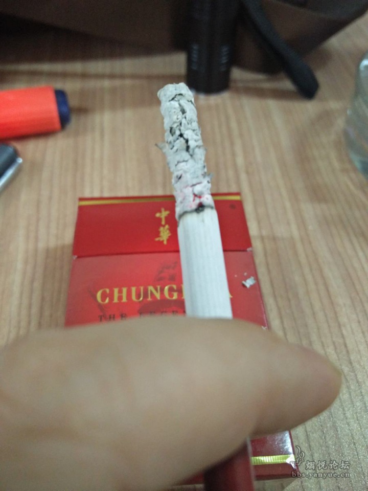 中华香烟假烟是什么样子的_真假烟中华_假中华看烟