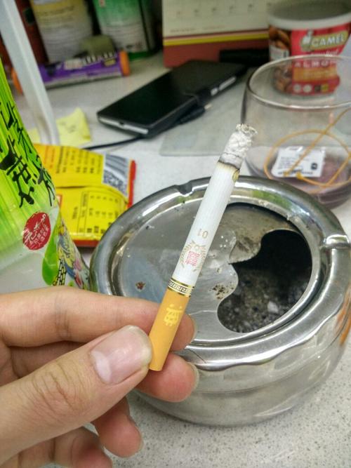 中华细枝假烟_假中华细烟_假细中华多少钱一包