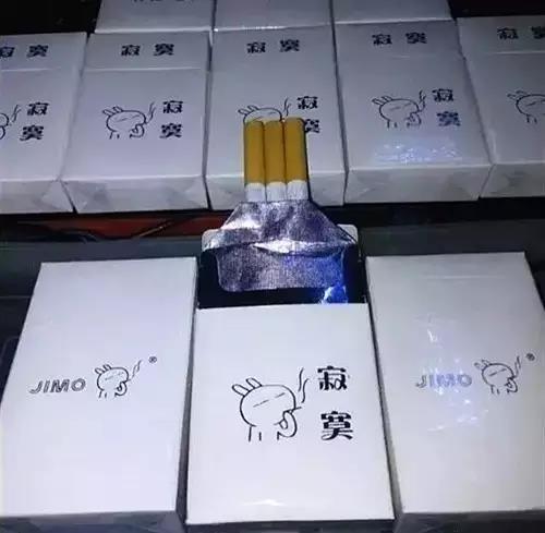 这些烟全是假烟，朋友们以后别再抽了！