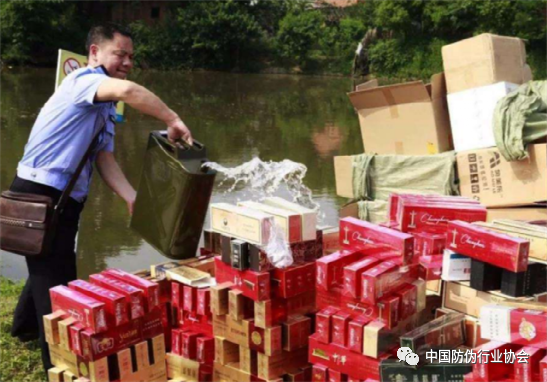 云霄香烟哪里买_福建云霄精仿烟口感_福建云霄精仿烟价格表寂寞