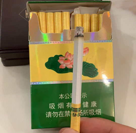 香烟推荐:钻石(细支荷花)条盒