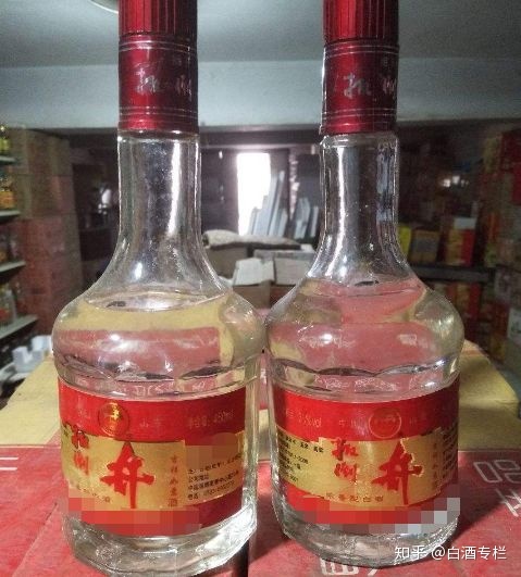 利群烟和利群是一家么_利群酒和利群烟是什么关系_烟是桥酒是路后半句