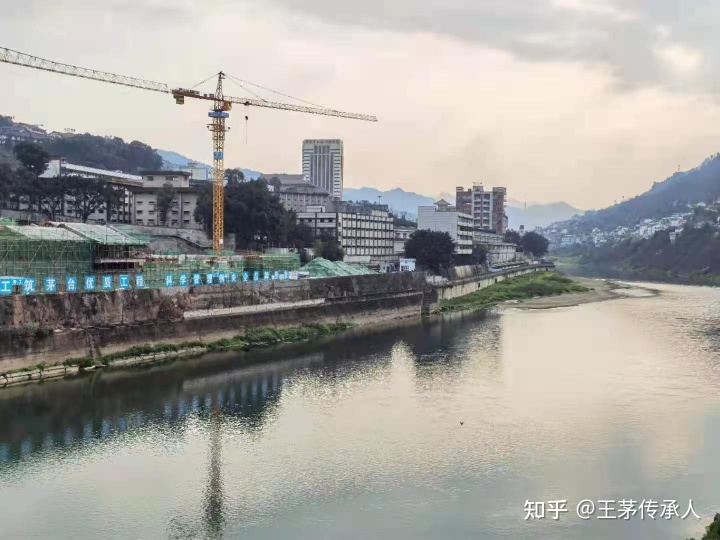 贵州茅台镇荷花酒和荷花烟_茅台人民日报社贵州分社特供酒_茅台迎宾酒贵州专销