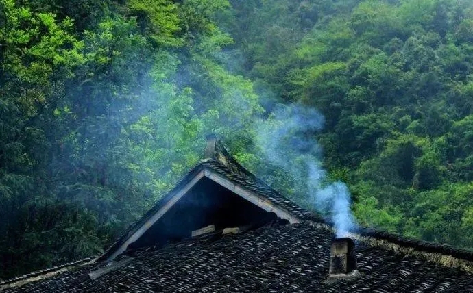 私自造烟的村子_造雾主电子烟介绍_造烟机器全套多少钱