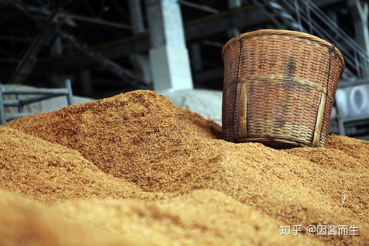 贵州茅台酒厂集团 茅台建国60周年庆典酒_茅台集团贵州原浆酒_贵州茅台镇荷花酒和荷花烟