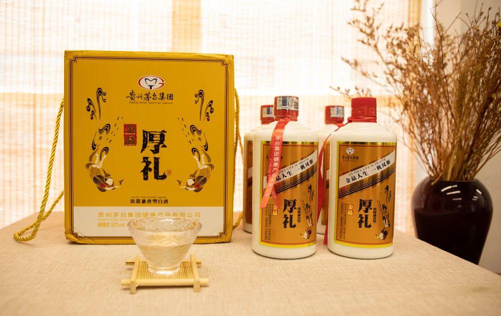 一方面,专供,特供等字眼,充斥着神秘感;另一方面,茅台公司确实