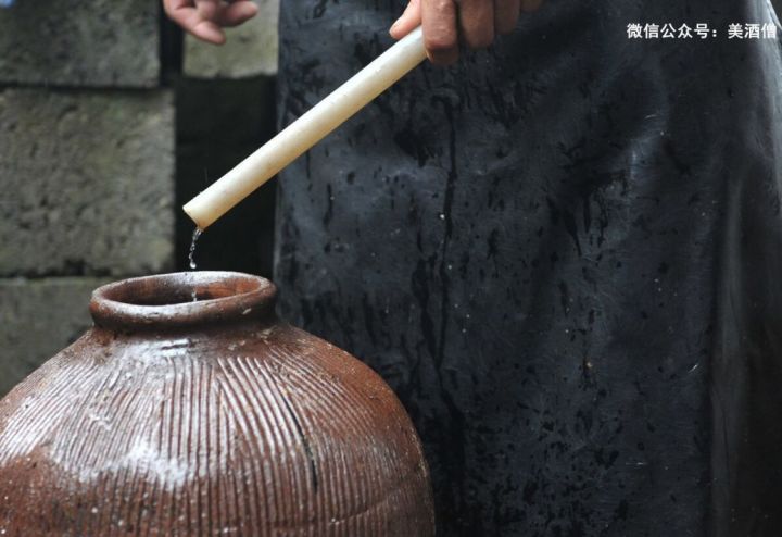 近几年出现了(荷花烟和酒的品牌有什么说法吗?)_荷花细支烟烟嘴有绿点吗_近年来酒类的新兴品牌有那些