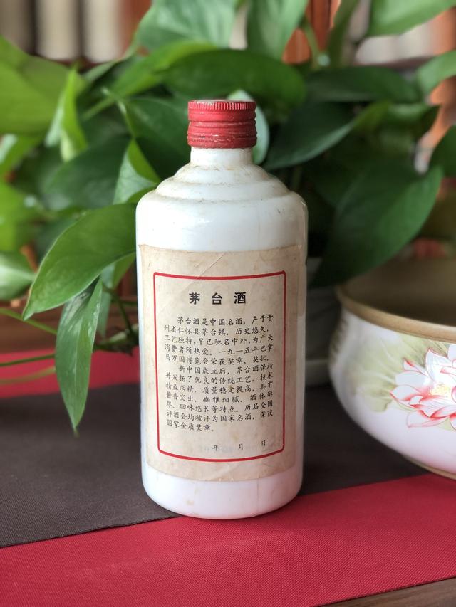 贵州茅台镇荷花酒和荷花烟_茅台迎宾酒贵州专销_52度茅台集团贵州原浆酒15怎么样