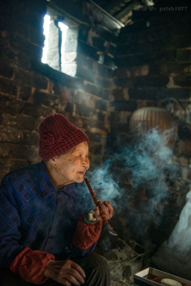 颐中烟草什么香烟_购进烟草再生产香烟出售消费税_纯烟草味的香烟