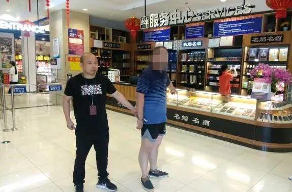 酒店买中华烟_日本电子烟lqos烟蛋那里买_买iqos电子烟送烟弹吗