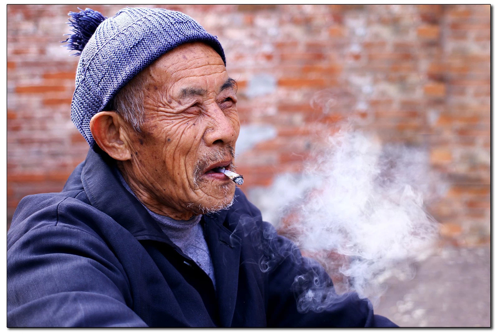 一斤条至三斤条鲈鱼价格_大红袍烟条价格_条烟的价格