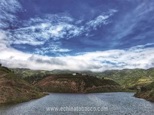 云南当地的特色卷烟_永济当地特色美食_十堰市区当地特色美食