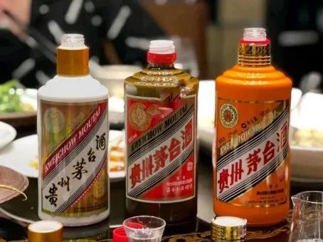 52度茅台集团贵州原浆酒15怎么样_贵州上匠酒业集团茅台原浆酒_贵州茅台镇荷花酒和荷花烟