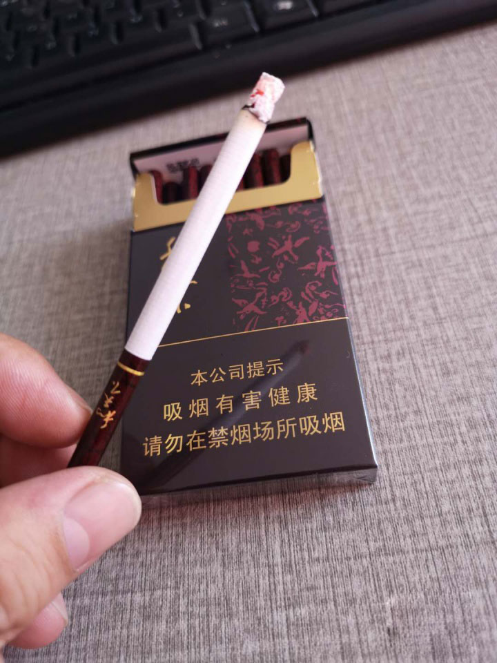 魔笛电子烟一个烟弹等于多少包烟_15块一包的烟_条包烟