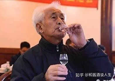 贵州 茅台迎宾酒 价格表_贵州小茅台贵酒黔春_贵州茅台镇荷花酒和荷花烟