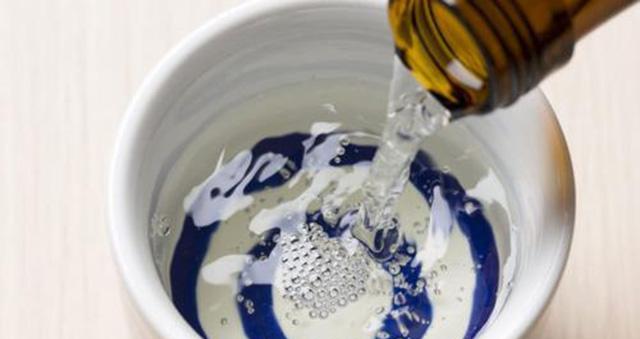 贵州茅台镇荷花酒53度价格_贵州茅台荷花酒价格_贵州茅台镇荷花酒和荷花烟