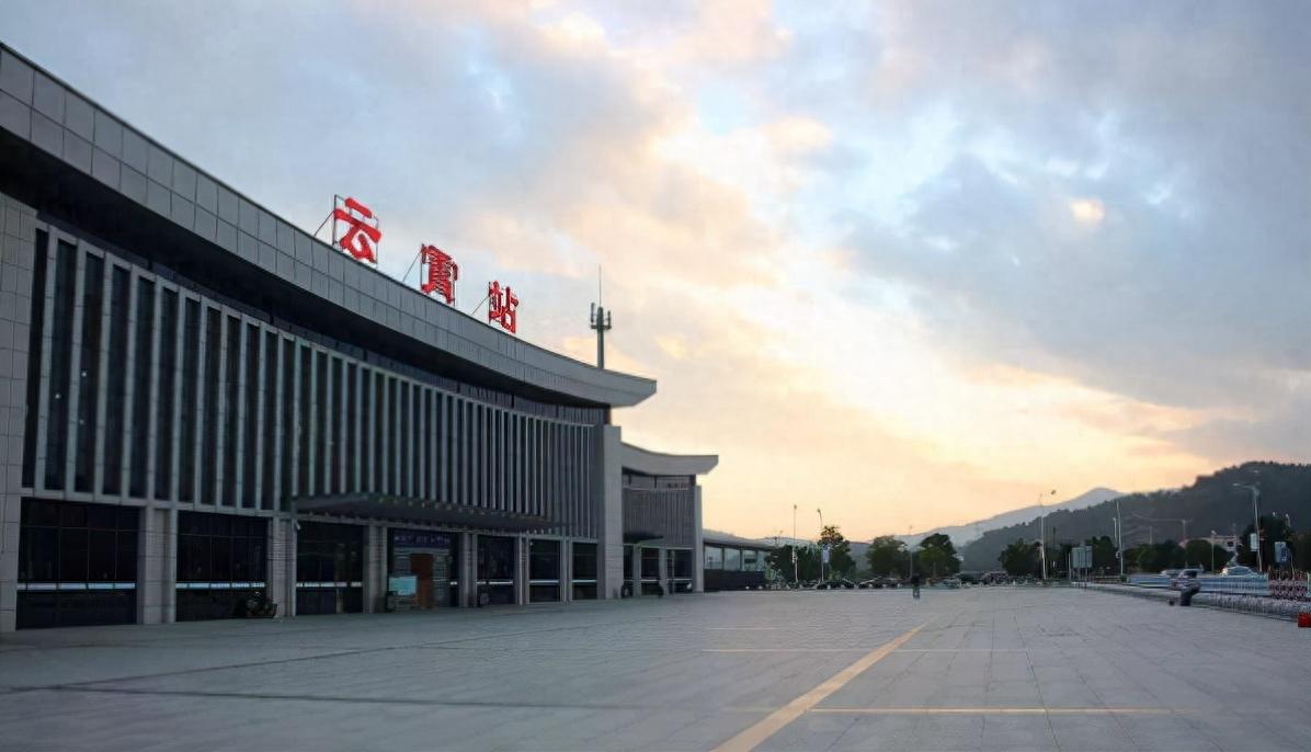 云霄香烟多少钱一包_云霄香烟和正规烟一样吗_香烟云霄