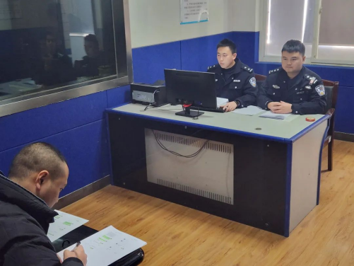 假烟中华怎么分辨_中华假香烟_假中华烟