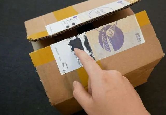 中华假烟批发_硬中华真假烟鉴别真假_中华假烟村