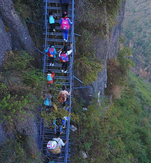 f1造雾者电子烟吧酒吧怎么样_造烟机器全套多少钱_私自造烟的村子