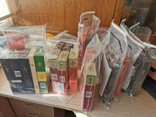 假烟中华怎么分辨_假中华看烟_假中华烟怎么辨别真假