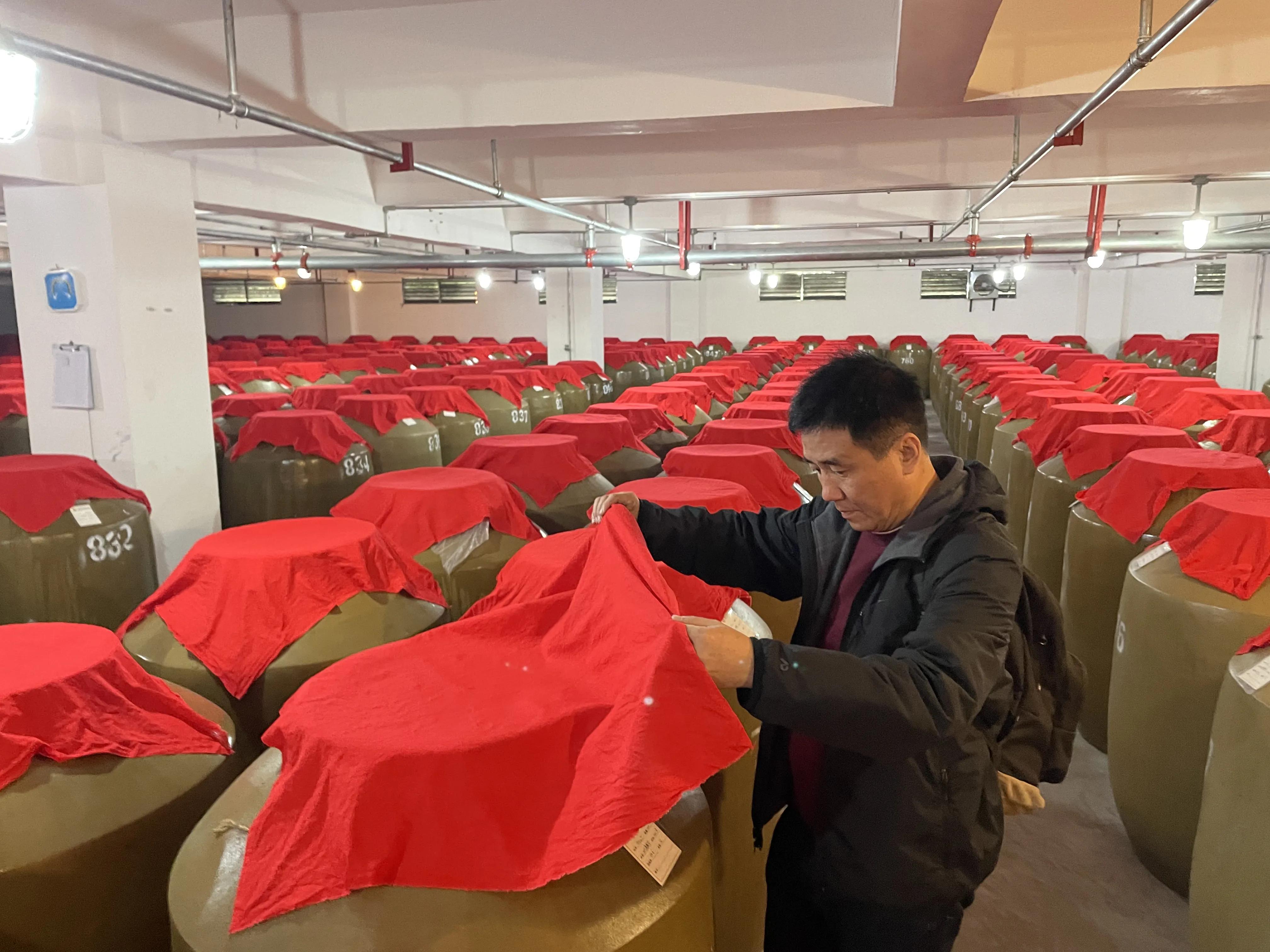 贵洲茅台镇荷花酒价格_贵州茅台镇荷花酒53度价格_贵州茅台镇荷花酒和荷花烟