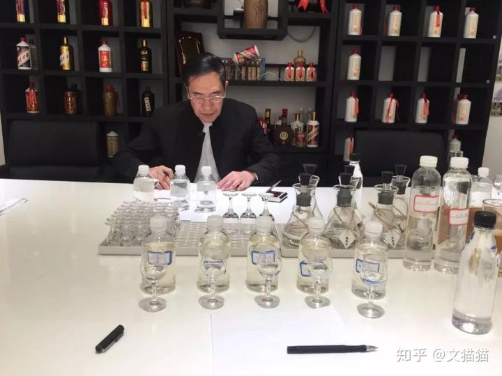 贵州茅台镇荷花酒和荷花烟_贵洲茅台镇荷花酒价格_贵州茅台镇荷花酒53度价格