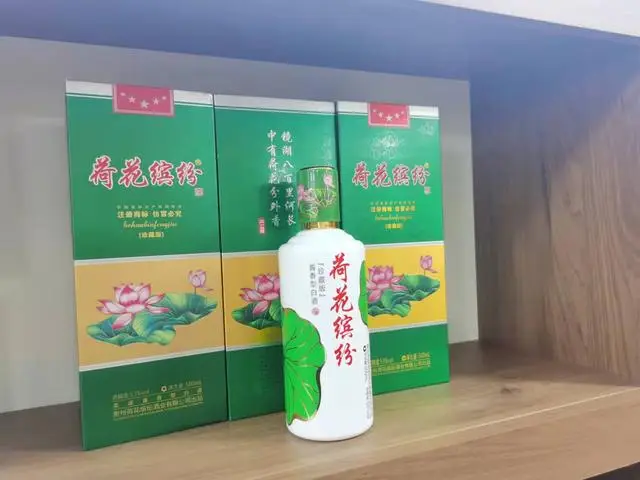 贵州茅台镇荷花酒和荷花烟_贵洲茅台镇荷花酒价格_贵州茅台荷花酒价格