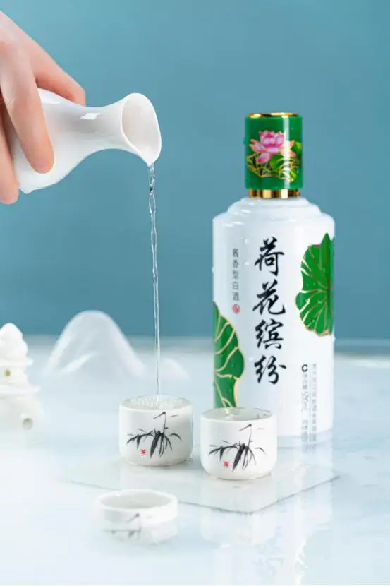 贵州茅台镇荷花酒和荷花烟_贵洲茅台镇荷花酒价格_贵州茅台荷花酒价格