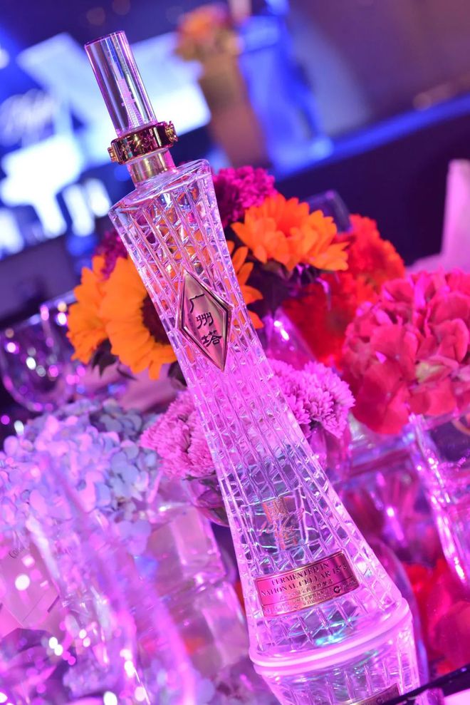 贵州茅台镇荷花酒和荷花烟_贵州茅台荷花酒价格_贵洲茅台镇荷花酒价格