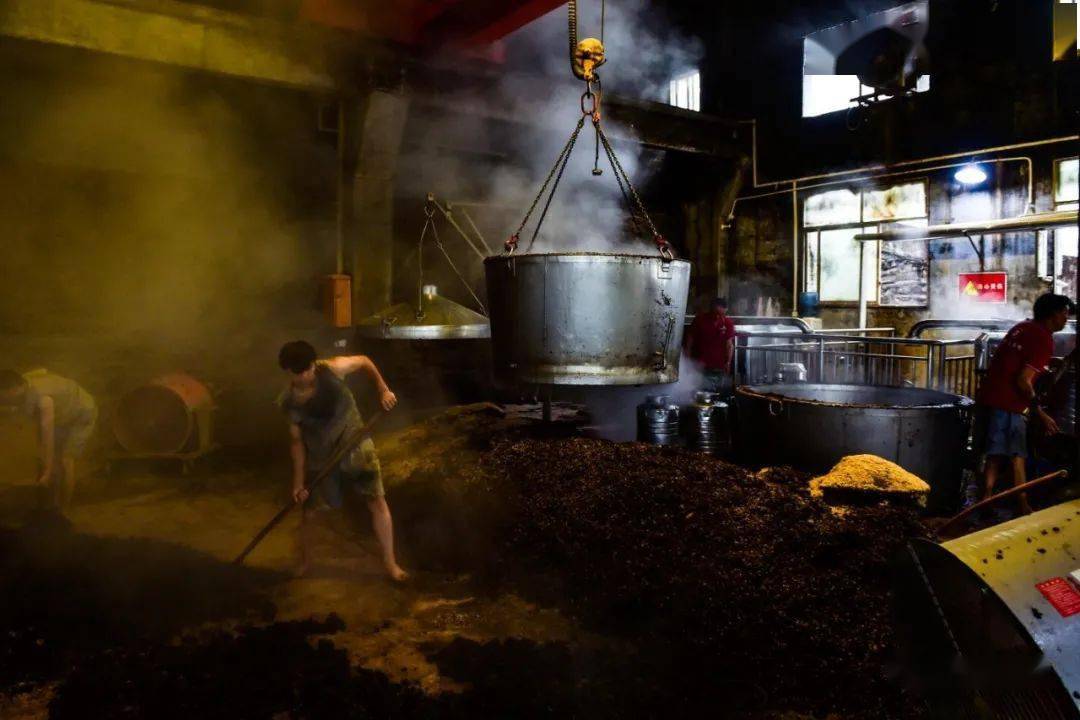 贵洲茅台镇荷花酒价格_贵州茅台镇荷花酒和荷花烟_贵州茅台镇荷花酒53度价格