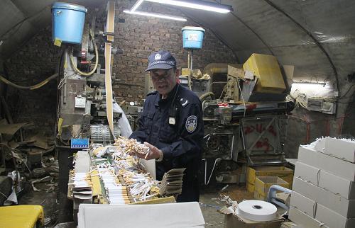 假中华烟_假烟中华怎么分辨_中华香烟假烟是什么样子的