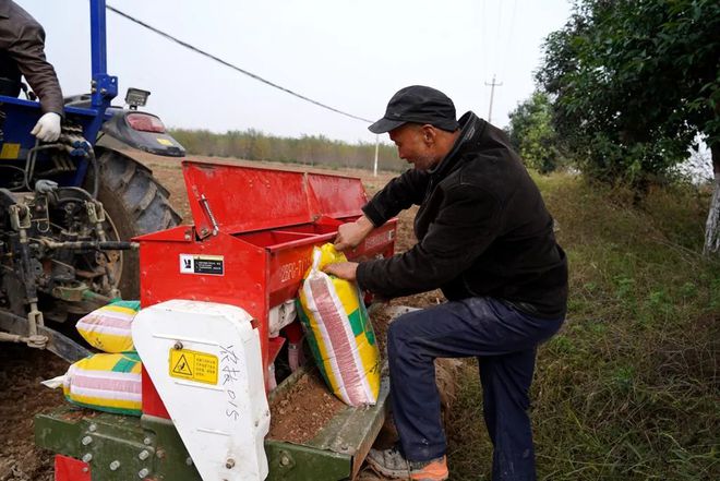 小村子造20年假烟_农村让烟的规矩_私自造烟的村子