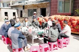 农村让烟的规矩_农村发烟_私自造烟的村子