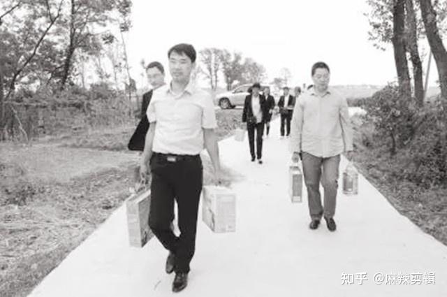 小村子造20年假烟_私自造烟的村子_农村让烟的规矩