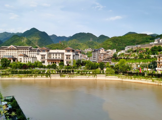 贵洲茅台镇荷花酒价格_贵州茅台镇荷花酒53度价格_贵州茅台镇荷花酒和荷花烟