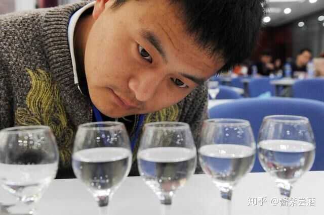 贵洲茅台镇荷花酒价格_贵州茅台镇荷花酒和荷花烟_贵州茅台镇荷花酒53度价格