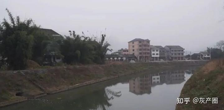 私自造烟的村子_农村让烟的规矩_小村子造20年假烟