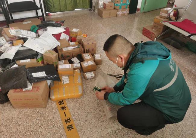 硬中华真假烟鉴别图解_中华假烟批发_中华假烟福建