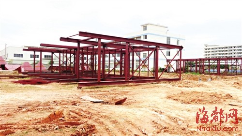 在建水泥厂离村子仅百余米 村民担心产大量烟尘