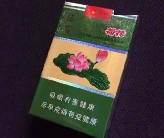 荷花云霄香烟多少钱一包？- 揭秘价格背后的故事！-第6张图片-香烟批发平台